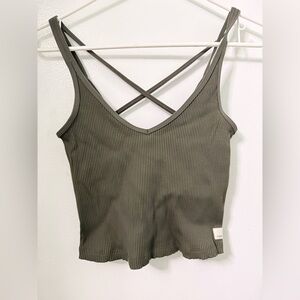 Vuori yoga top